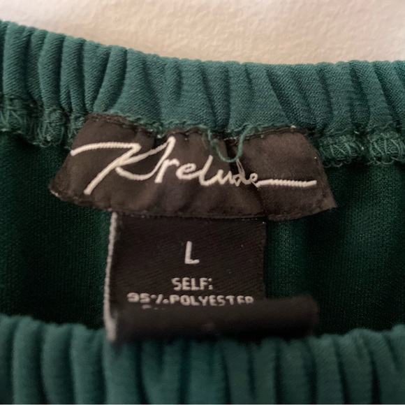 Stylish jumpsuit with high cut flared pant legs - Picture 4 of 5